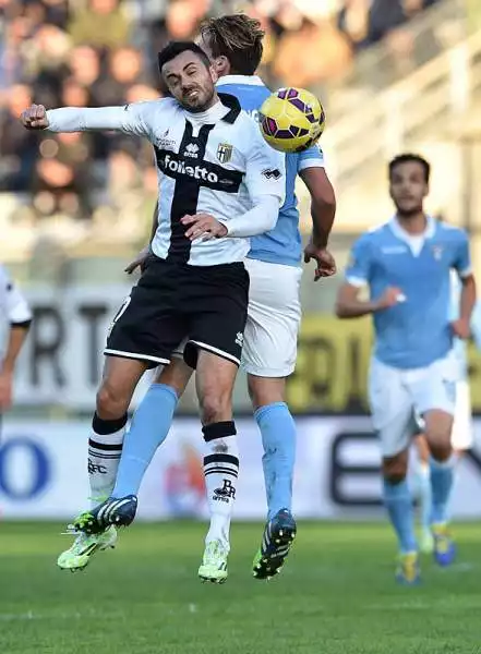 Il Parma recrimina per un gol regolare annullato a Gobbi, ma può mordersi le mani: due leggerezze di Iacobucci regalano la vittoria alla Lazio,gol di Mauri e Anderson dopo il vantaggio di Palladino.