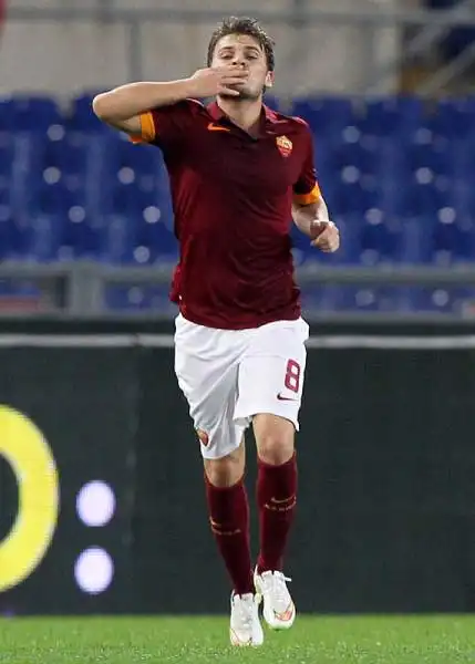 Incredibile pareggio casalingo della Roma che rimonta in dieci due gol al Sassuolo nel secondo tempo. Neroverdi avanti con due gol di Zaza per i capitolini due reti di Lijaic.