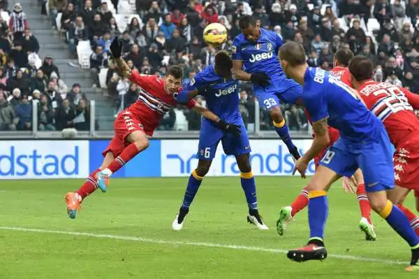 Gabbiadini ferma la Juve a Torino. Dopo 25 vittorie i bianconeri interrompono la propria striscia allo Stadium: la Sampdoria pareggia nella ripresa la rete di Evra.