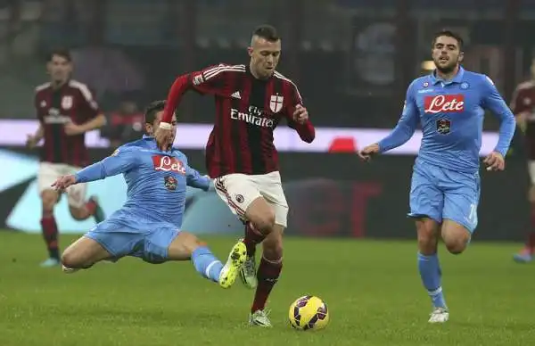 Menez fenomenale, Milan-Napoli 2-0. I rossoneri stendono gli azzurri con le reti del francese e di Bonaventura.