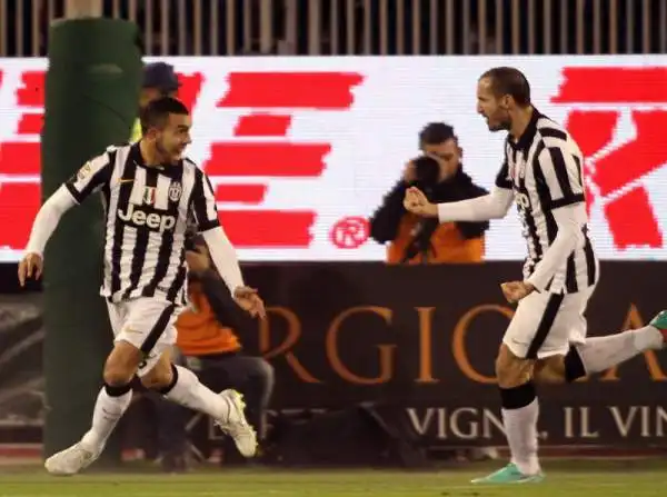 La Juve piega per 3-1 il Cagliari grazie ai gol di Tevez, Vidal e Llorente. Per i padroni di casa rete di Rossettini.