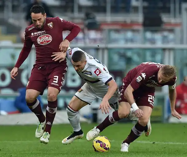 Il Toro vince in rimonta contro un ottimo Genoa grazie a una doppietta del proprio capitano Glik. Di Falque il gol del momentaneo vantaggio rossoblu.