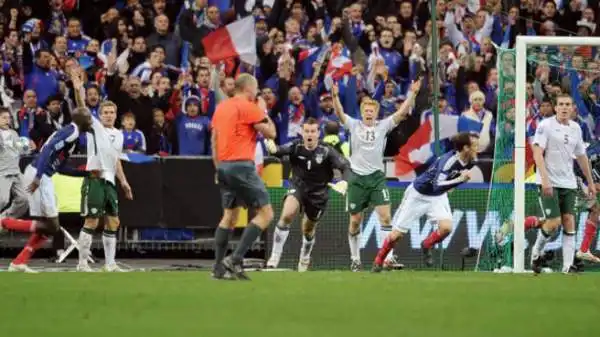 Lo spareggio per andare ai Mondiali del 2010 tra la Francia e l'Irlanda del Trap venne deciso da un gol viziato da un clamoroso controllo di mano di Henry.