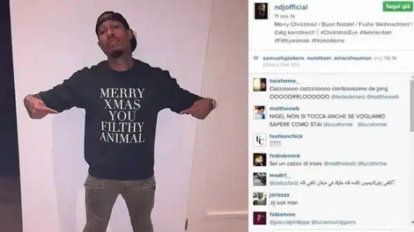 Auguri 'urban style' per il milanista Nigel de Jong.