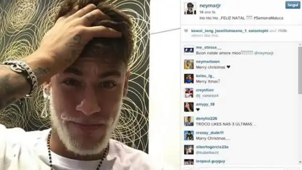 C'è anche Neymar, con barba ossigenata per ricordare Babbo Natale.