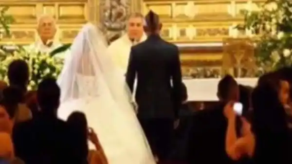 Matrimonio da re per il centrocampista della Juventus, che ha ridetto sì alla sua Marita Teresa dopo il rito civile del 2009. Tante celebrità e commozione, lo smoking blu del Guerriero fa discutere.