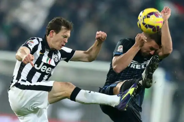 Lichtsteiner 6. Stantuffo instancabile sulla destra, dà inizio all'azione dell'1-0 e nel finale si guadagna anche il rosso a Kovacic.