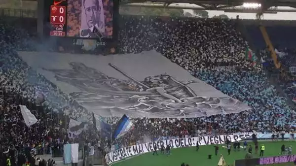 Striscioni e coreografie del derby capitolino.