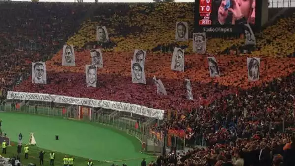 Striscioni e coreografie del derby capitolino.