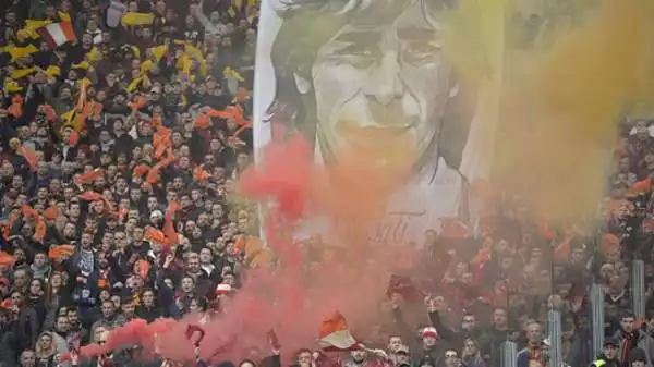 Striscioni e coreografie del derby capitolino.