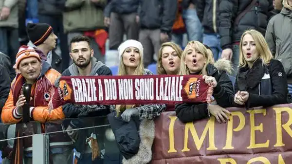 Striscioni e coreografie del derby capitolino.