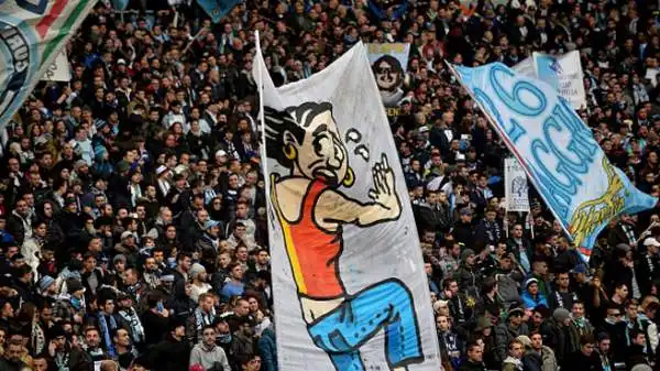 Striscioni e coreografie del derby capitolino.