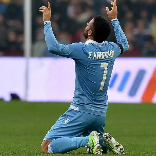 Finisce in parità un bellissimo derby tra tra Roma e Lazio, Totti con due gol nella ripresa risponde a Mauri e Anderson.