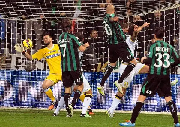 Pareggio al Mapei Stadium, con le reti di Zaza e Thereau. A un primo tempo equilibrato segue una ripresa a marca neroverde, ma la porta di Karnezis è sigillata e il risultato non cambia.