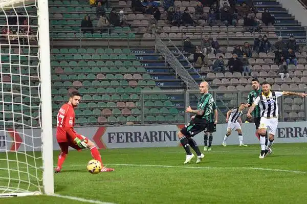 Pareggio al Mapei Stadium, con le reti di Zaza e Thereau. A un primo tempo equilibrato segue una ripresa a marca neroverde, ma la porta di Karnezis è sigillata e il risultato non cambia.