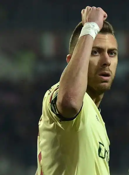 Dopo 3 minuti Menez porta avanti il Milan su rigore, poi inizia il monologo granata (complice il rosso a De Sciglio). L'assedio va a buon fine con la rete del solito Glik, di testa su corner.