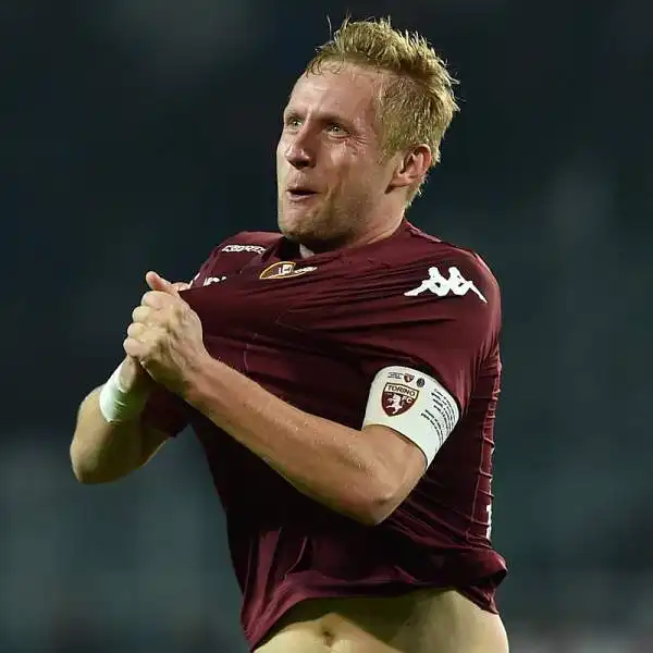 Dopo 3 minuti Menez porta avanti il Milan su rigore, poi inizia il monologo granata (complice il rosso a De Sciglio). L'assedio va a buon fine con la rete del solito Glik, di testa su corner.