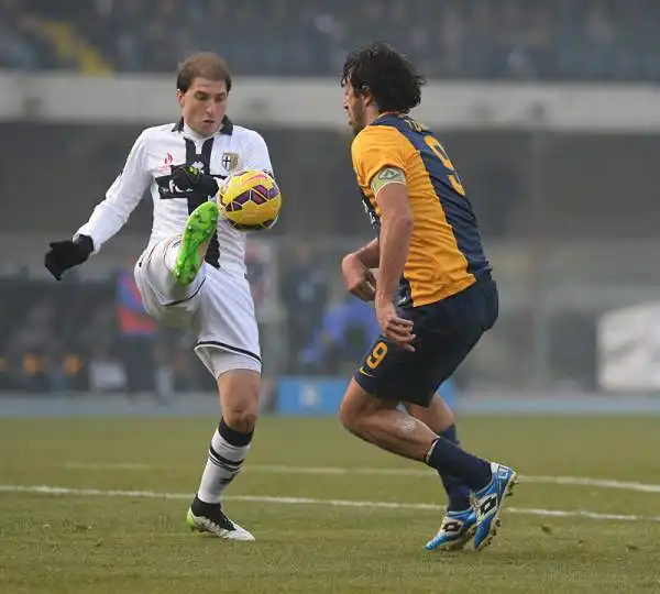 Un buon Parma reagisce dopo il vantaggio di Sala con un gol Lodi. Poi nella ripresa Toni e Valoti regalano la vittoria al Verona di Mandrolini.