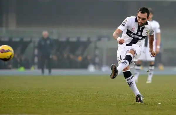 Un buon Parma reagisce dopo il vantaggio di Sala con un gol Lodi. Poi nella ripresa Toni e Valoti regalano la vittoria al Verona di Mandrolini.