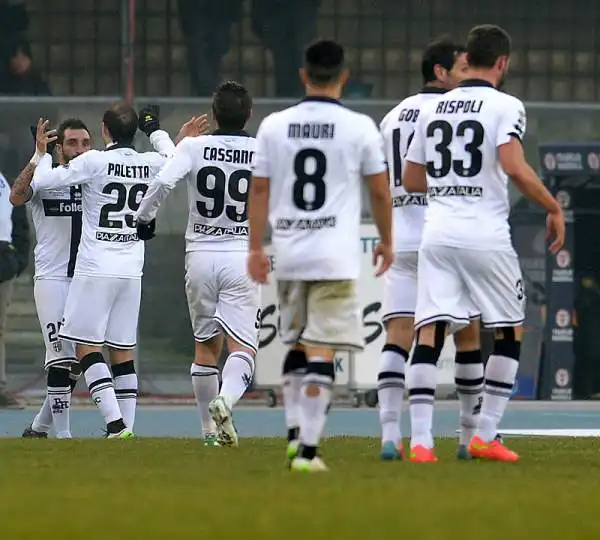 Un buon Parma reagisce dopo il vantaggio di Sala con un gol Lodi. Poi nella ripresa Toni e Valoti regalano la vittoria al Verona di Mandrolini.