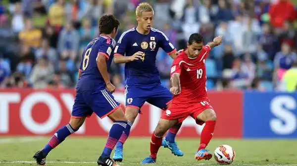 Tutto facile all'esordio in Coppa d'Asia per il Giappone campione in carica: 4-0 alla Palestina nella gara inaugurale del girone D.