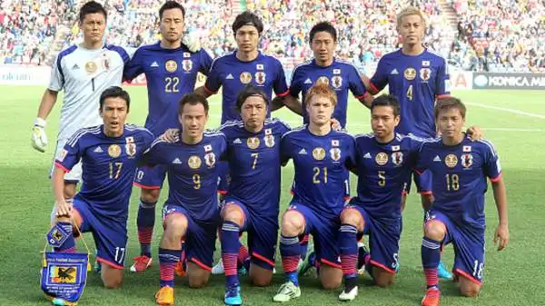 Tutto facile all'esordio in Coppa d'Asia per il Giappone campione in carica: 4-0 alla Palestina nella gara inaugurale del girone D.
