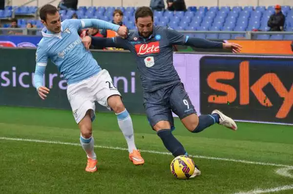 Higuain stende la Lazio. Basta un gol del "pipita" al Napoli per vincere a Roma e tornare al terzo posto.