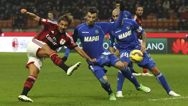 Cerci 7. Parte con il freno a mano tirato, ma poi serve l'assist per il gol di Pazzini, colpisce un palo e sfiora ancora il gol in un'altra occasione. In crescita.