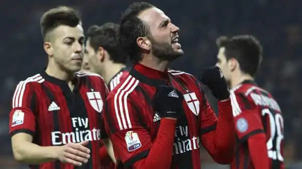 Pazzini 7. La rivincita del Pazzo, che mette in difficoltà Inzaghi in vista della partita contro l'Atalanta. Segna e crea almeno altre tre occasioni.