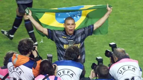 Anche il 'Fenomeno' Ronaldo, in quella stagione, l'ha indossata trascinando l'Inter a vincere la Coppa Uefa.