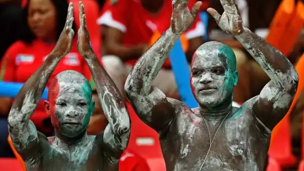 In Guinea è scattata la Coppa d'Africa: come prevedibile spettacolo in campo ma anche fuori dal rettangolo di gioco.