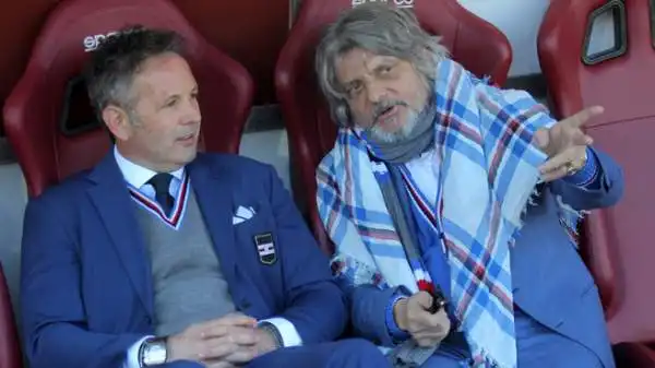 Inarrestabile Ferrero: con l'immancabile scialle blucerchiato allo stadio Olimpico di Torino si è seduto davanti alla macchina da presa al posto di un cameraman. Peccato che la Samp abbia perso 5-1...