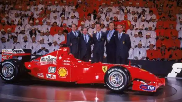 La Ferrari F2001 venne ancora guidata alla vittoria del titolo mondiale da Michael Schumacher. Barrichello, confermato seconda guida, contribuì a quello costruttori.