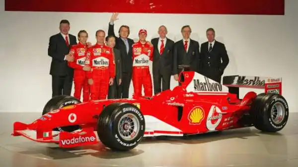 La FerrariF2004 fu quella del settimo e ultimo titolo mondiale di Michael Schumacher. Dominio tra i costruttori grazie anche ai podi di Barrichello.