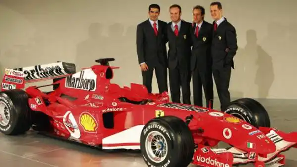 La Ferrari F2005 fu la prima a non trionfare nel nuovo millennio (un solo Gp vinto). A fine stagione Barrichello lasciò il posto a Massa mentre Schumacher rimase al volante.