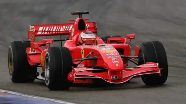 La Ferrari F2007 tornò sul tetto del mondo grazie a Kimi Raikkonen, che raccolse nel migliore dei modi la pesantissima eredità di Michael Schumacher.