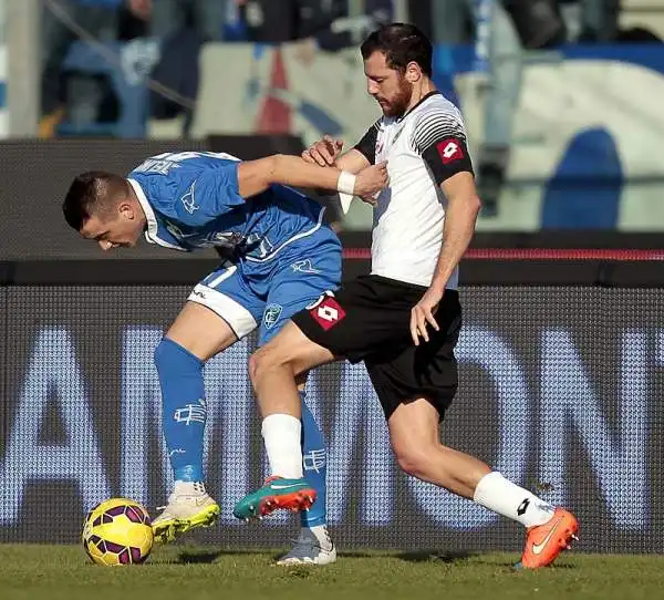 Importante vittoria per l'Empoli che al Castellani ottiene l'intera posta in palio con i gol di Maccarone e Signorelli.