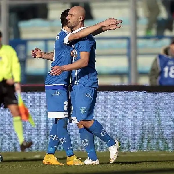 Importante vittoria per l'Empoli che al Castellani ottiene l'intera posta in palio con i gol di Maccarone e Signorelli.