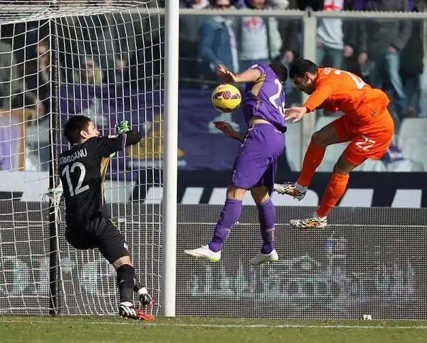 Pazza vittoria per la Fiorentina che piega 3-2 l'Atalanta con i gol di Basanta, Diamanti e Pascual. Per l'Atlalanta in gol Zappacosta e Boakye.