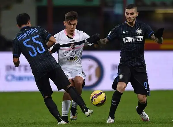 Con un gol di Guarin e una doppietta di Icardi l'Inter batte il Palermo e rialza la testa affiancando in classifica i cugini del Milan.