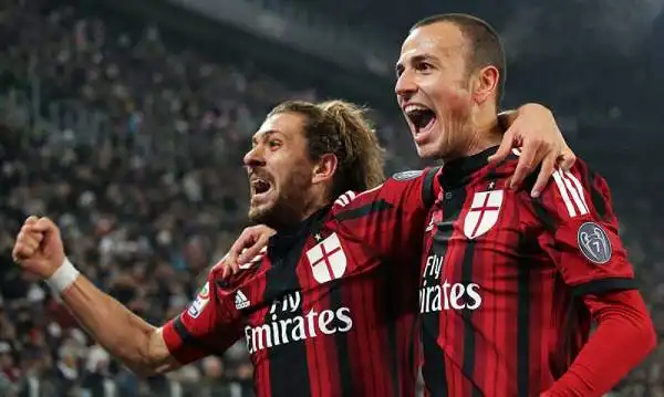 I bianconeri vincono il secondo anticipo di serie A superando i rossoneri con le reti di Tevez, Bonucci e Morata. Inutile il gol del momentaneo pareggio di Antonelli.