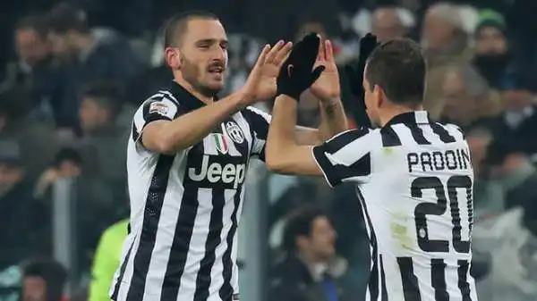 Bonucci 6,5. Segna la rete decisiva, quella dell'immediato 2-1 che ammazza subito le speranze rossonere. Attento in difesa.