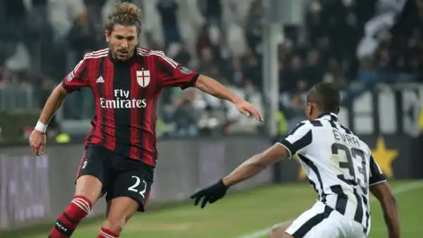 Cerci 5,5. Qualche spunto interessante, ma Evra non gli fa passare una serata piacevole.