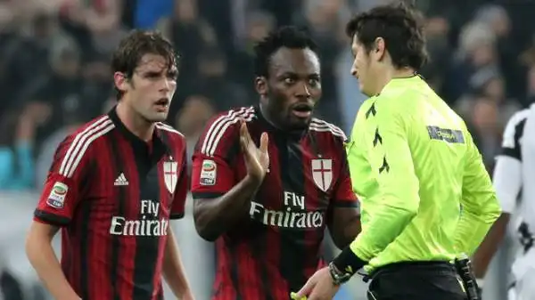 Essien 5. Il centrocampo della Juventus lo travolge. Perde troppi palloni, lento e fuori condizione.