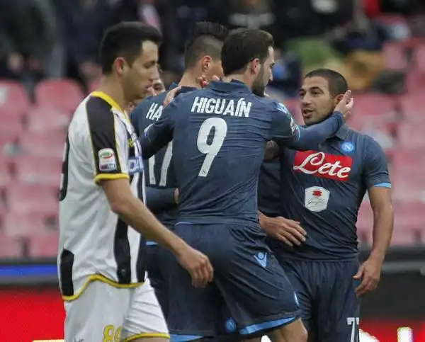 Al San Paolo gli azzurri battono l'Udinese con le reti di Mertens e Gabbiadini nel primo tempo e autogol di Thereau nella ripresa, sempre il francese in gol per il momentaneo 2-1 dei friulani.