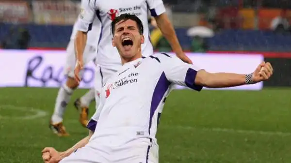 Gomez 8. Le difese d'Italia tremano: Panzer Gomez è tornato. Due gol da bomber d'area, proprio quello che serve per il salto di qualità della Fiorentina, che punta dritta alla Champions.