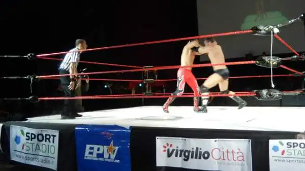 La Total Nonstop Action Wrestling ha scelto un evento benefico promosso dalla EPW (European Pro Wrestling) per fare il suo esordio in Italia.