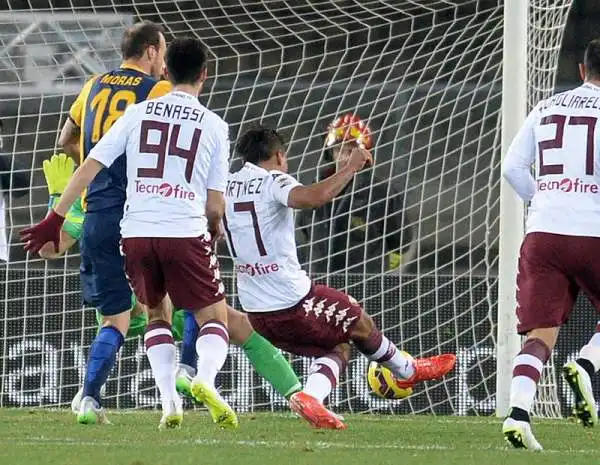 Vittoria importante per il Toro di Ventura che espugna il Bentegodi con i gol di Martinez, Quagliarella e El Kaddouri. Di Toni il gol dei gialloblu.