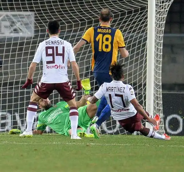 Vittoria importante per il Toro di Ventura che espugna il Bentegodi con i gol di Martinez, Quagliarella e El Kaddouri. Di Toni il gol dei gialloblu.