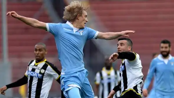 Udinese-Lazio 0-1. Basta 7. L'aria del Friuli evidentemente fa bene agli ex bianconeri. Il serbo sulla fascia è imprendibile per tutta la partita.